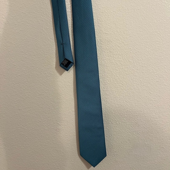 Isaac Mizrahi teal colored tie - Picture 3 of 3
